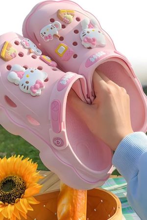 Stylish Work Outfits, Outfit Summer Ideas Hello Kitty Clog Slippers