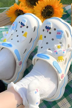 Stylish Work Outfits, Outfit Summer Ideas Hello Kitty Clog Slippers