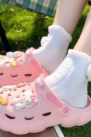 Stylish Work Outfits, Outfit Summer Ideas Hello Kitty Clog Slippers