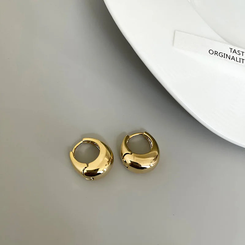 Stylish Work Outfits, Outfit Summer Ideas Minimal Round Earrings
