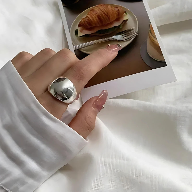 Stylish Work Outfits, Outfit Summer Ideas Minimalist Round Ring