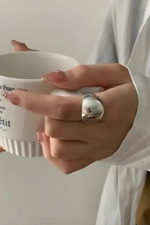 Stylish Work Outfits, Outfit Summer Ideas Minimalist Round Ring