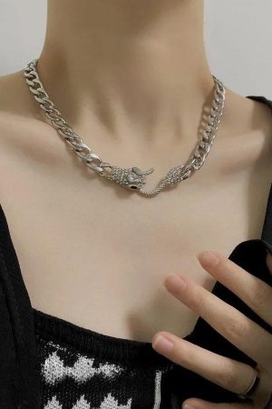 Stylish Work Outfits, Outfit Summer Ideas Rhinestone Snake Necklace
