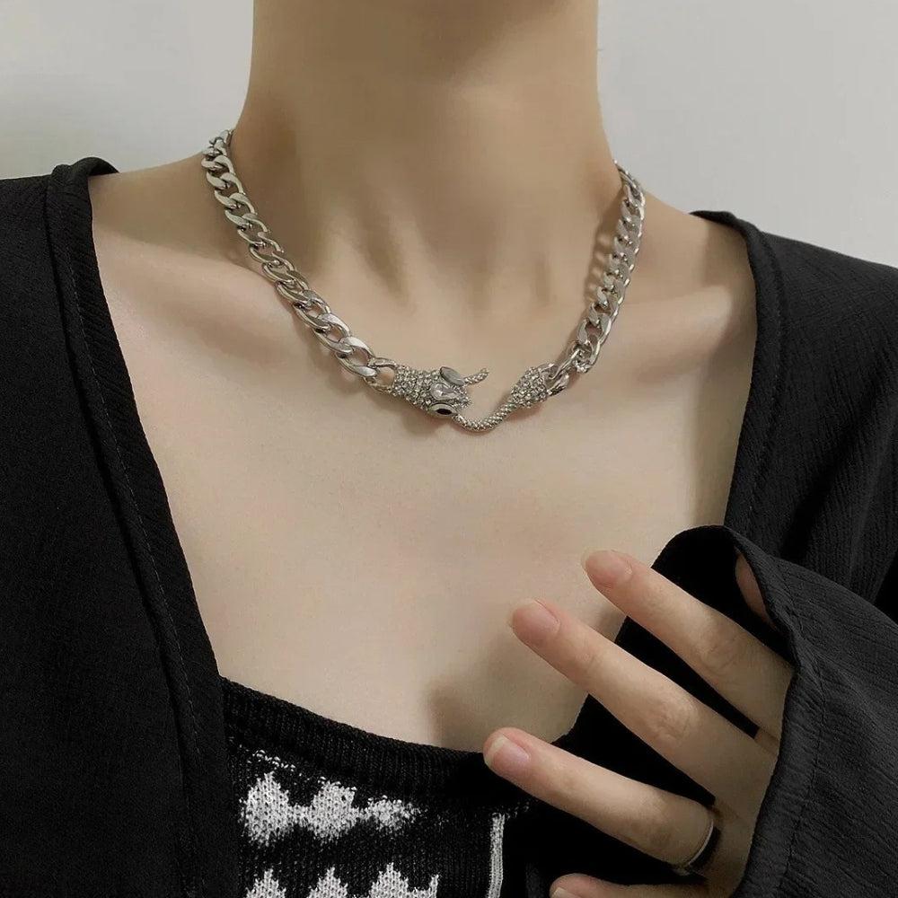 Stylish Work Outfits, Outfit Summer Ideas Rhinestone Snake Necklace