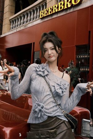 Stylish Work Outfits, Outfit Summer Ideas Ruched Flower Top