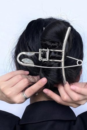 Stylish Work Outfits, Outfit Summer Ideas Safety Pin Hair Claw