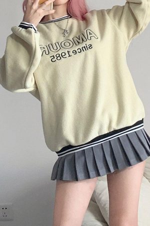 Stylish Work Outfits, Outfit Summer Ideas Soft Girl Amour Sweatshirt