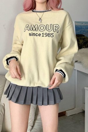 Stylish Work Outfits, Outfit Summer Ideas Soft Girl Amour Sweatshirt