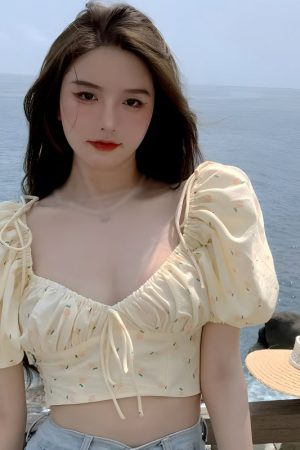 Stylish Work Outfits, Outfit Summer Ideas Soft Girl Floral Puff Sleeve Crop Top