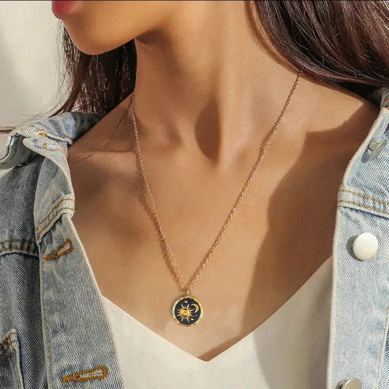 Stylish Work Outfits, Outfit Summer Ideas Sun Moon Charm Necklace