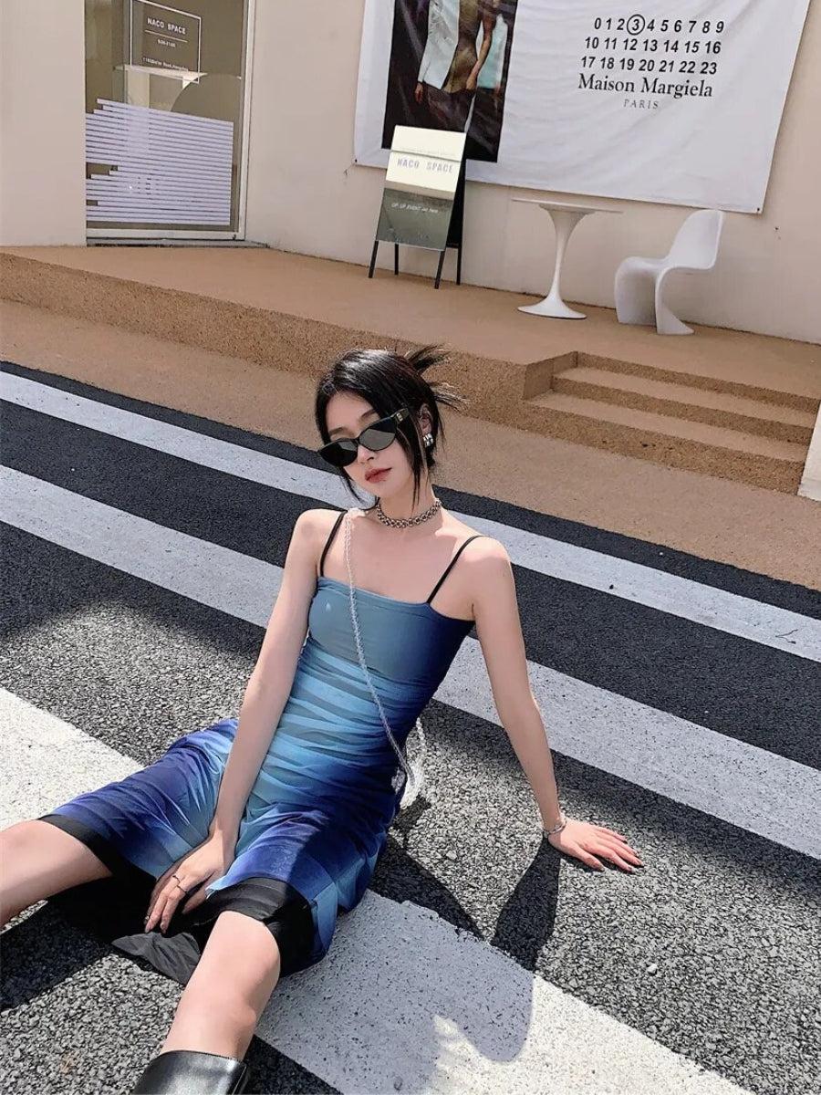 Stylish Work Outfits, Outfit Summer Ideas Y2K Blue Gradient Strappy Midi Dress
