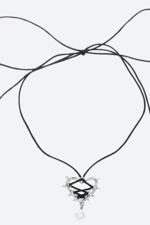 Stylish Work Outfits, Outfit Summer Ideas Y2K Coquette Barbed Heart Bow Tie Necklace