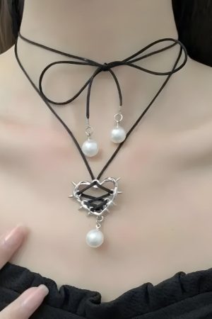 Stylish Work Outfits, Outfit Summer Ideas Y2K Coquette Barbed Heart Bow Tie Necklace