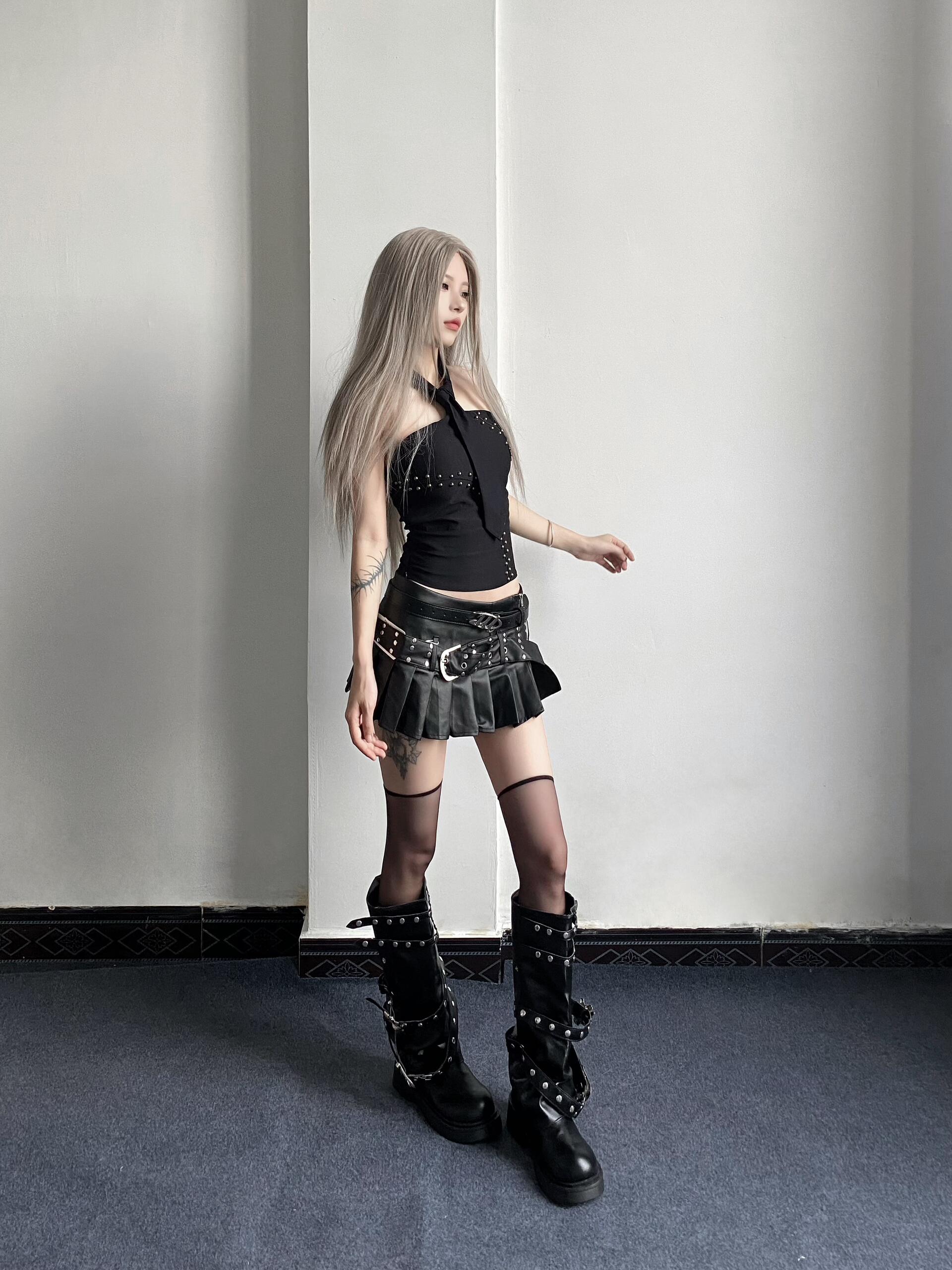 Summer Beaded Halter Top and Low-Waist Split Pleated Skirt Set for Women - American Style Sexy Look Summer Beaded Halter Top and Low-Waist Split Pleated Skirt Set for Women - American Style Sexy Look