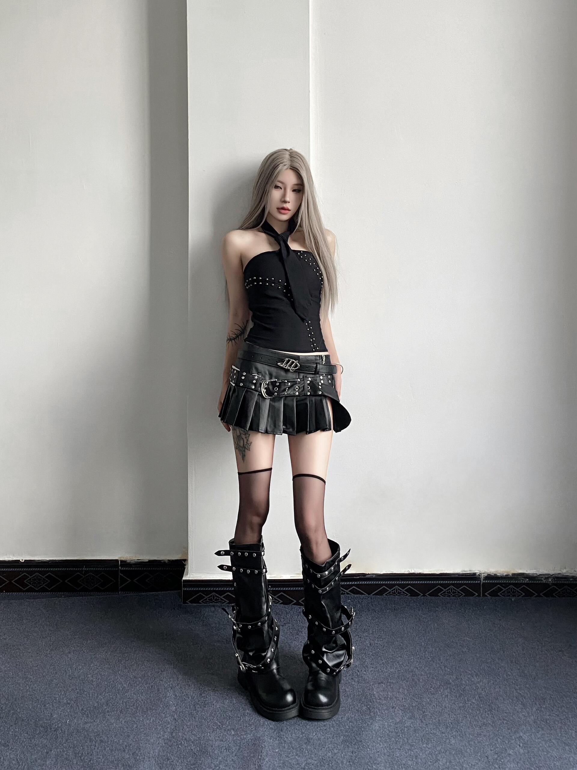 Summer Beaded Halter Top and Low-Waist Split Pleated Skirt Set for Women - American Style Sexy Look Summer Beaded Halter Top and Low-Waist Split Pleated Skirt Set for Women - American Style Sexy Look