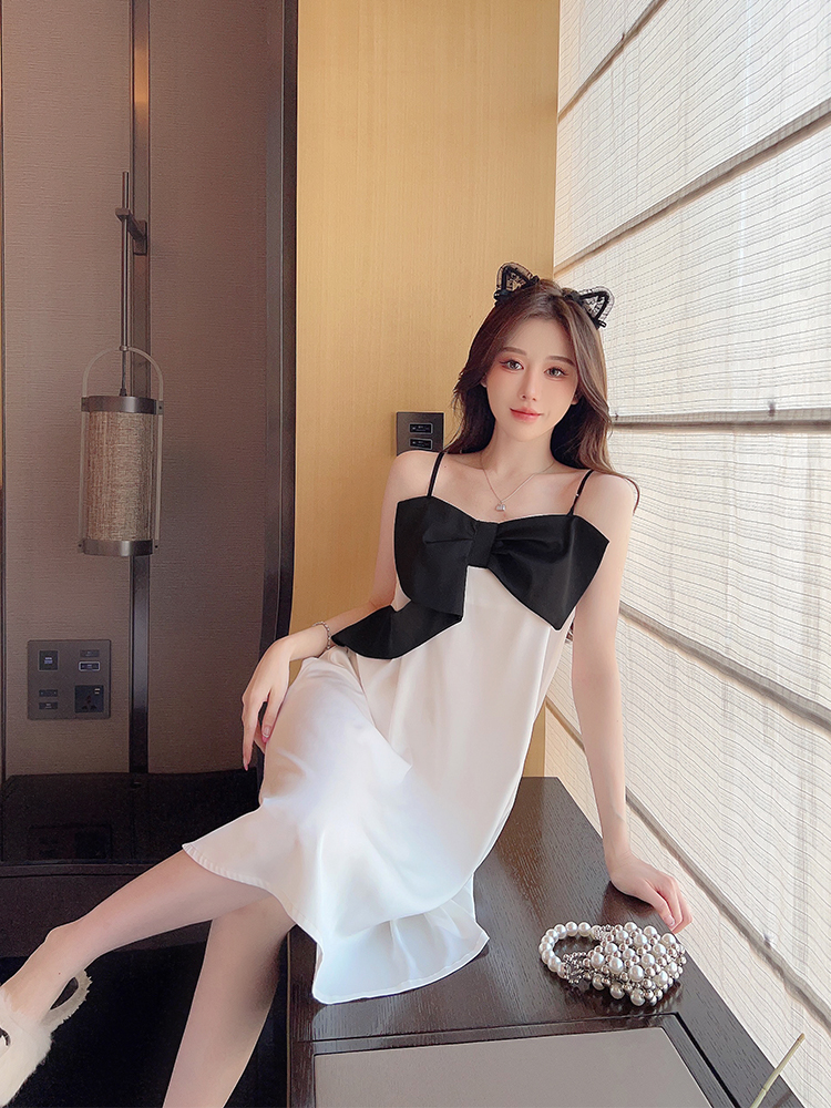 Summer Ice Silk Sexy Spaghetti Strap Pajamas for Women with Bow - Sweet Mid-Length Nightgown in Trendy Internet Celebrity Style Summer Ice Silk Sexy Spaghetti Strap Pajamas for Women with Bow - Sweet Mid-Length Nightgown in Trendy Internet Celebrity Style
