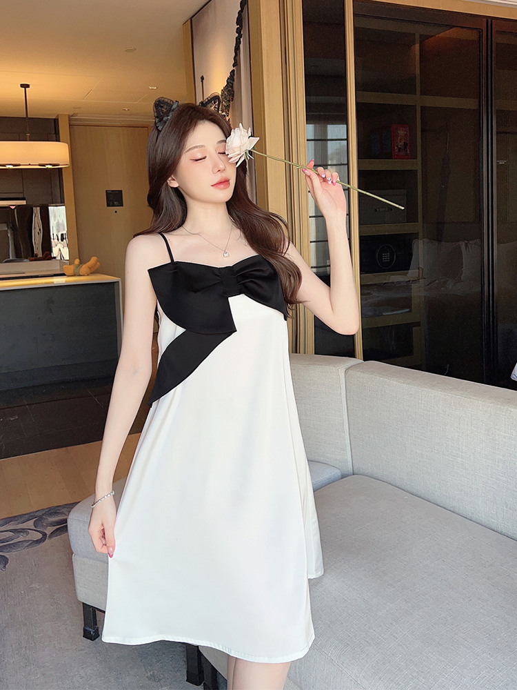 Summer Ice Silk Sexy Spaghetti Strap Pajamas for Women with Bow - Sweet Mid-Length Nightgown in Trendy Internet Celebrity Style Summer Ice Silk Sexy Spaghetti Strap Pajamas for Women with Bow - Sweet Mid-Length Nightgown in Trendy Internet Celebrity Style