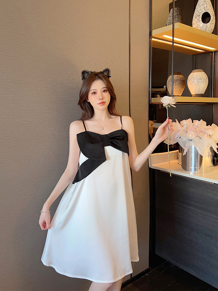 Summer Ice Silk Sexy Spaghetti Strap Pajamas for Women with Bow - Sweet Mid-Length Nightgown in Trendy Internet Celebrity Style Summer Ice Silk Sexy Spaghetti Strap Pajamas for Women with Bow - Sweet Mid-Length Nightgown in Trendy Internet Celebrity Style