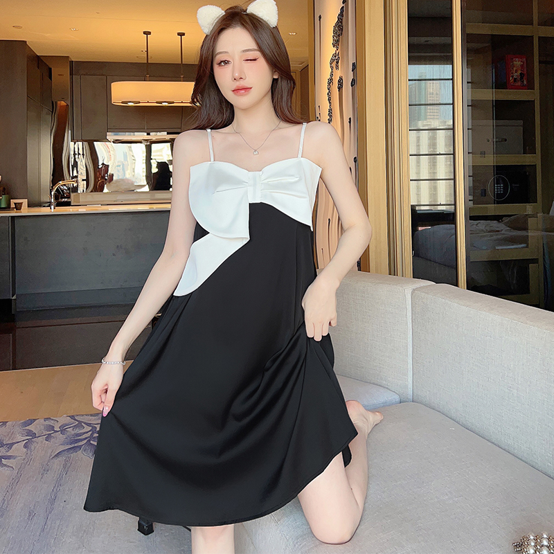 Summer Ice Silk Sexy Spaghetti Strap Pajamas for Women with Bow - Sweet Mid-Length Nightgown in Trendy Internet Celebrity Style Summer Ice Silk Sexy Spaghetti Strap Pajamas for Women with Bow - Sweet Mid-Length Nightgown in Trendy Internet Celebrity Style