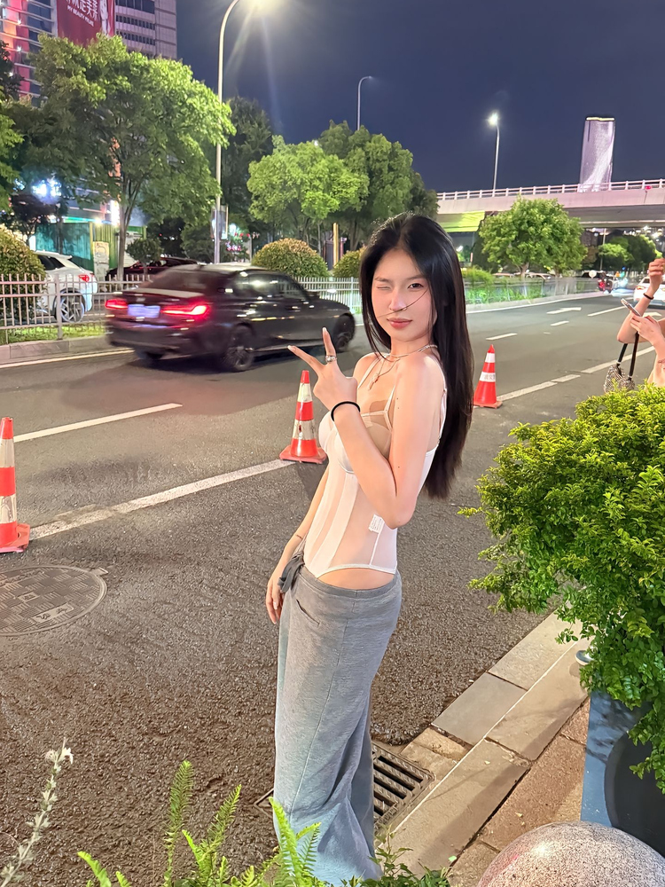 Summer Sexy Lace Mesh Spaghetti Strap Jumpsuit for Women - Sheer Backless, Waist-Cinching, Slimming Design, European American Style Summer Sexy Lace Mesh Spaghetti Strap Jumpsuit for Women - Sheer Backless, Waist-Cinching, Slimming Design, European American Style