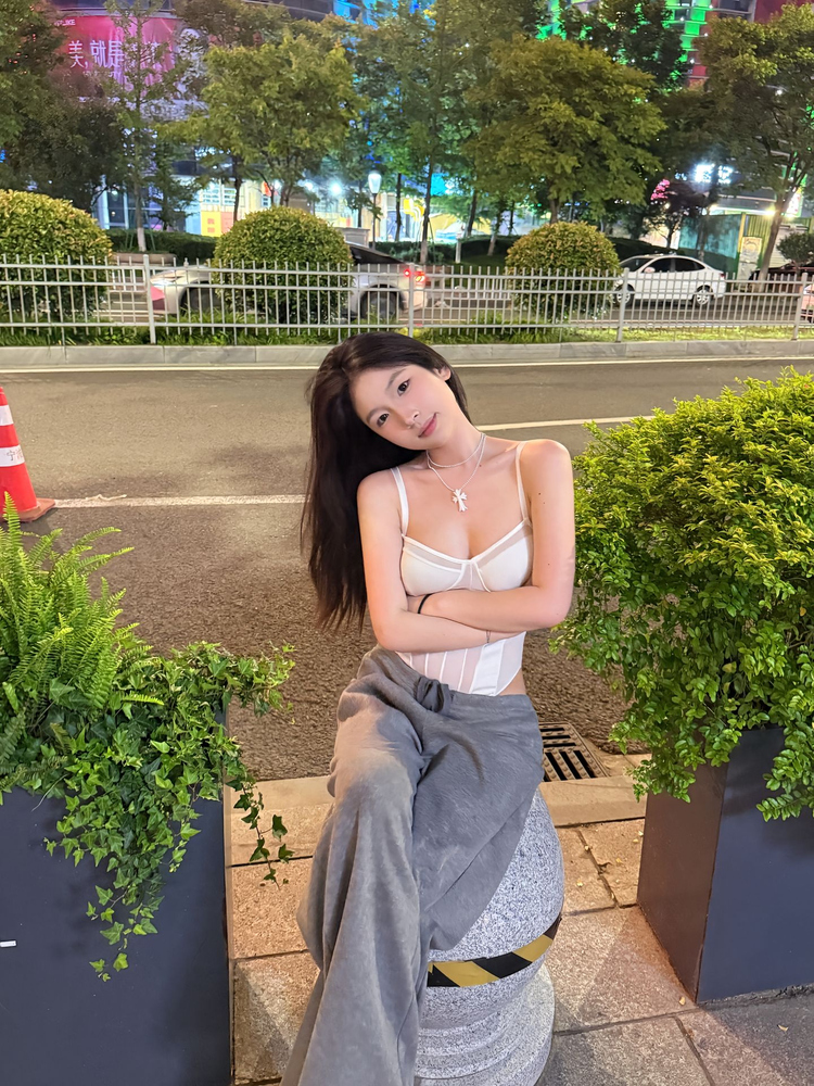 Summer Sexy Lace Mesh Spaghetti Strap Jumpsuit for Women - Sheer Backless, Waist-Cinching, Slimming Design, European American Style Summer Sexy Lace Mesh Spaghetti Strap Jumpsuit for Women - Sheer Backless, Waist-Cinching, Slimming Design, European American Style