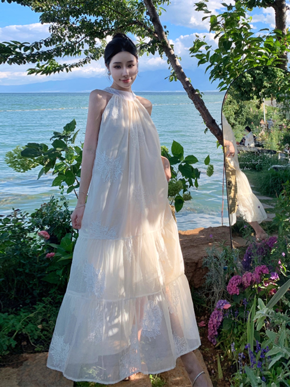 Summer Sleeveless Dress with Heavy French Embroidery – High-End Seaside Vacation Style, Perfect for Beach Days and Fairy Aesthetic Summer Sleeveless Dress with Heavy French Embroidery – High-End Seaside Vacation Style, Perfect for Beach Days and Fairy Aesthetic