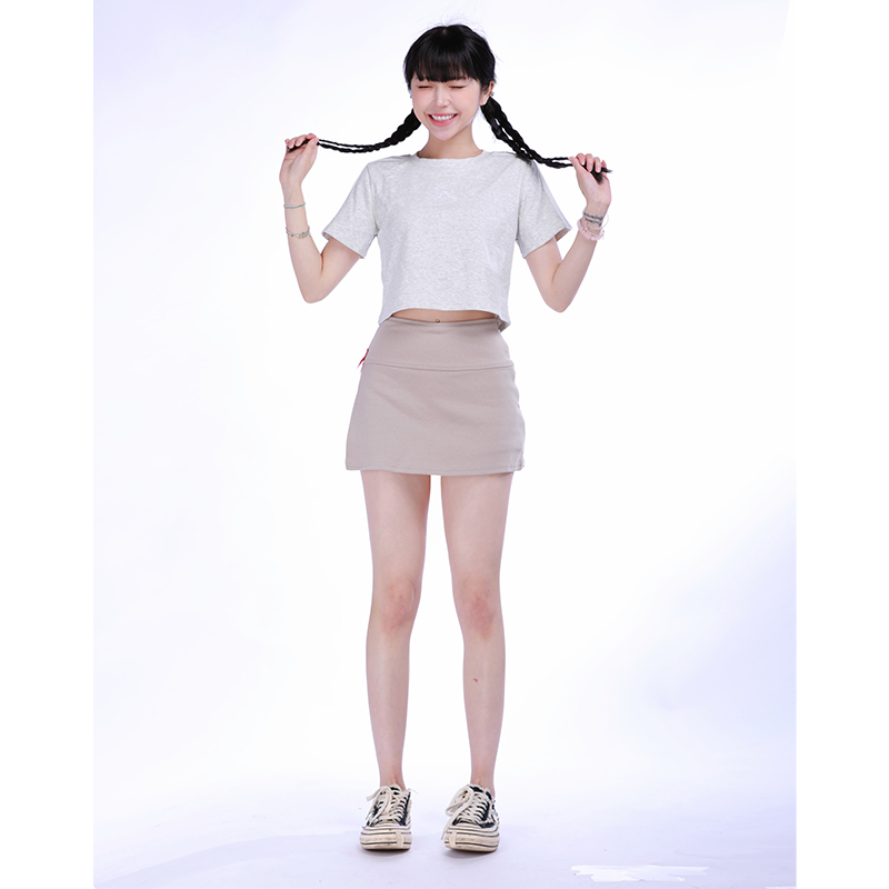 Summer Slim Fit Cropped T-Shirt for Women, Flattering Short Sleeve Design, Perfect for Petite Figures Summer Slim Fit Cropped T-Shirt for Women, Flattering Short Sleeve Design, Perfect for Petite Figures