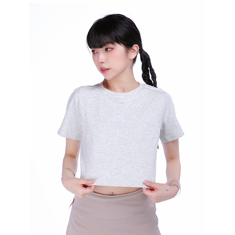 Summer Slim Fit Cropped T-Shirt for Women, Flattering Short Sleeve Design, Perfect for Petite Figures Summer Slim Fit Cropped T-Shirt for Women, Flattering Short Sleeve Design, Perfect for Petite Figures