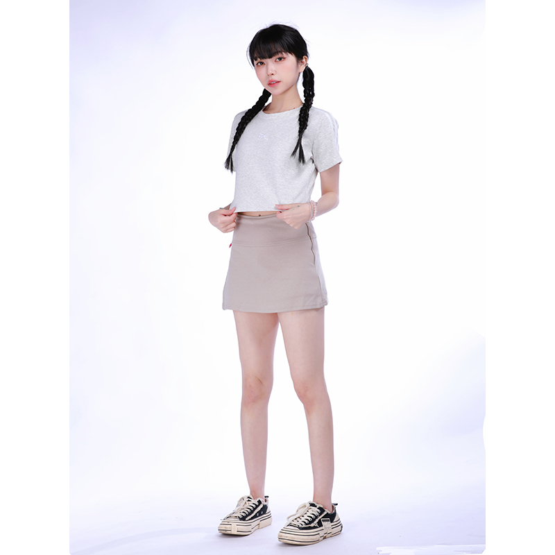 Summer Slim Fit Cropped T-Shirt for Women, Flattering Short Sleeve Design, Perfect for Petite Figures Summer Slim Fit Cropped T-Shirt for Women, Flattering Short Sleeve Design, Perfect for Petite Figures