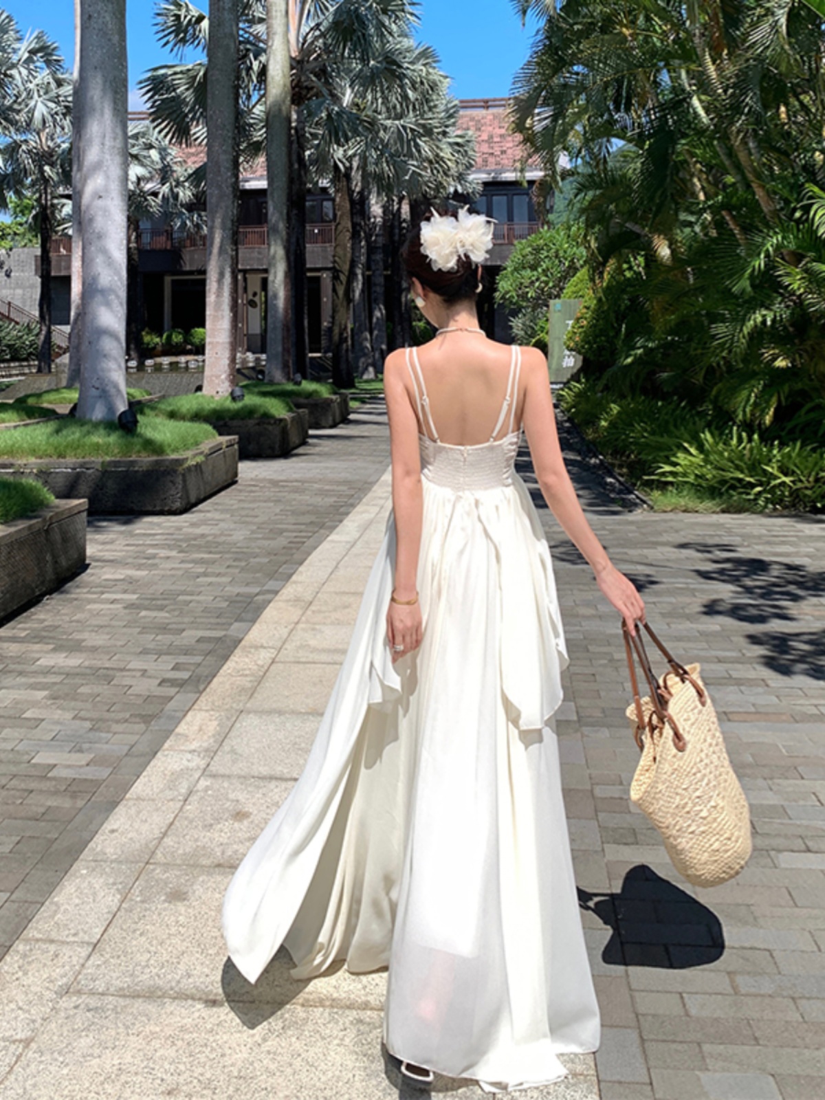 Summer Vibe Spaghetti Strap Long Dress - Thailand Seaside Photo Outfit with Waist-Cinching Big Skirt, Fairy Beach Style Summer Vibe Spaghetti Strap Long Dress - Thailand Seaside Photo Outfit with Waist-Cinching Big Skirt, Fairy Beach Style