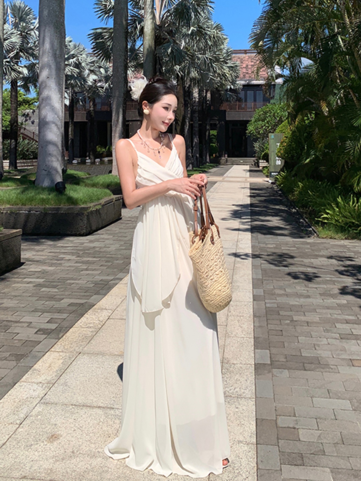 Summer Vibe Spaghetti Strap Long Dress - Thailand Seaside Photo Outfit with Waist-Cinching Big Skirt, Fairy Beach Style Summer Vibe Spaghetti Strap Long Dress - Thailand Seaside Photo Outfit with Waist-Cinching Big Skirt, Fairy Beach Style