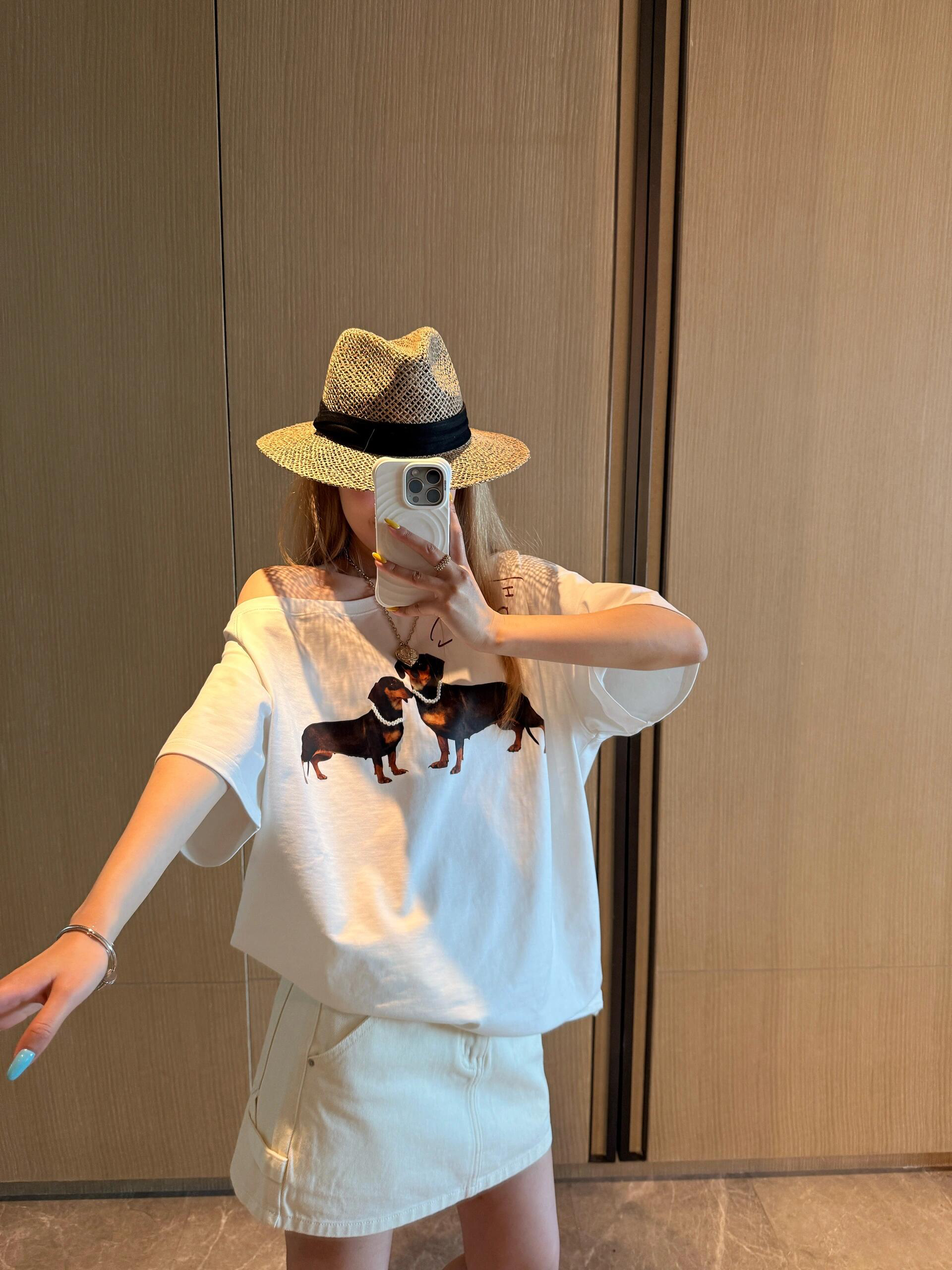 Summer White Off-Shoulder Sausage Dog T-Shirt - Slimming Short Sleeve Top, 90s Inspired, Versatile Casual Fashion Summer White Off-Shoulder Sausage Dog T-Shirt - Slimming Short Sleeve Top, 90s Inspired, Versatile Casual Fashion