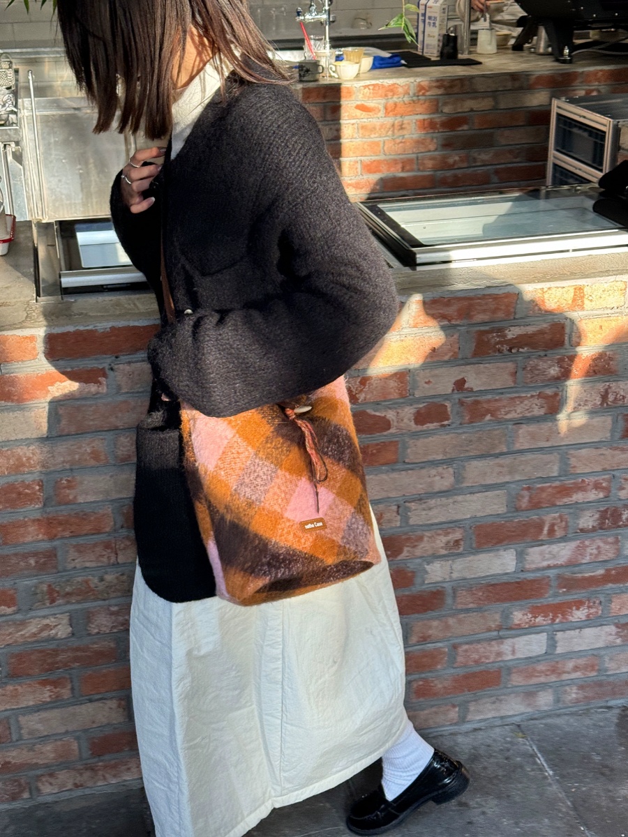Sunset Orange High-Quality Woolen Plaid Large Capacity Crossbody Tote Bag - Stylish Commuter Bucket Bag for Everyday Use Sunset Orange High-Quality Woolen Plaid Large Capacity Crossbody Tote Bag - Stylish Commuter Bucket Bag for Everyday Use