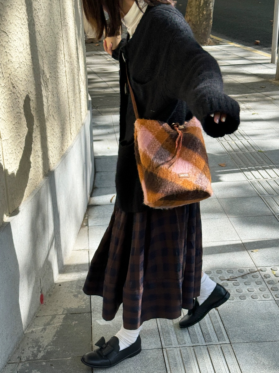 Sunset Orange High-Quality Woolen Plaid Large Capacity Crossbody Tote Bag - Stylish Commuter Bucket Bag for Everyday Use Sunset Orange High-Quality Woolen Plaid Large Capacity Crossbody Tote Bag - Stylish Commuter Bucket Bag for Everyday Use