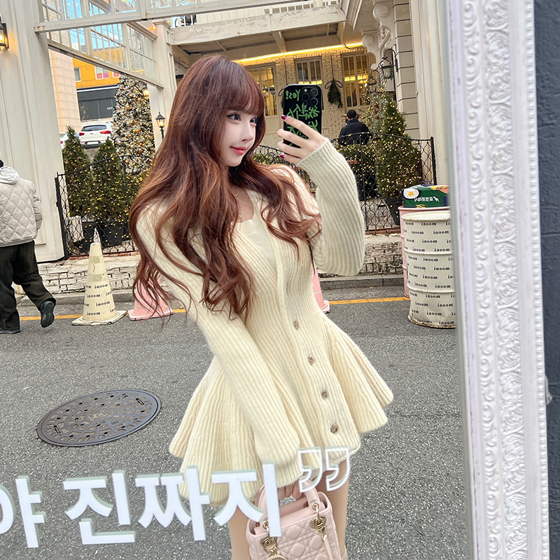 Swan Song 2025 Spring Women's Knitted Jacket with Lace Hem, Irregular Design, Chic Style for 90s and Y2K Fashion Lovers