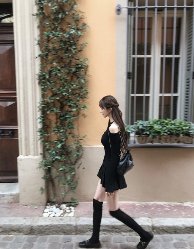 Sweet and Spicy Halter Neck Off-Shoulder Fitted Knit Top and Skirt Set - Korean Style Fashion Sweet and Spicy Halter Neck Off-Shoulder Fitted Knit Top and Skirt Set - Korean Style Fashion