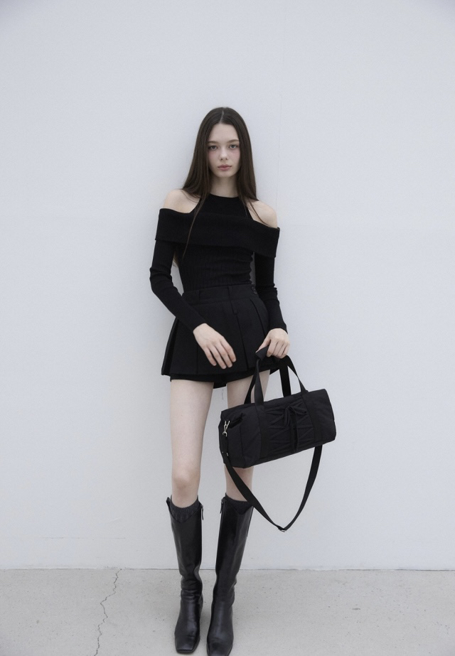 Sweet and Spicy Halter Neck Off-Shoulder Fitted Knit Top and Skirt Set - Korean Style Fashion Sweet and Spicy Halter Neck Off-Shoulder Fitted Knit Top and Skirt Set - Korean Style Fashion