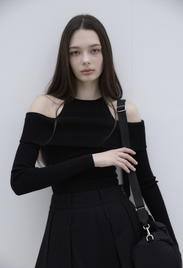 Sweet and Spicy Halter Neck Off-Shoulder Fitted Knit Top and Skirt Set - Korean Style Fashion Sweet and Spicy Halter Neck Off-Shoulder Fitted Knit Top and Skirt Set - Korean Style Fashion