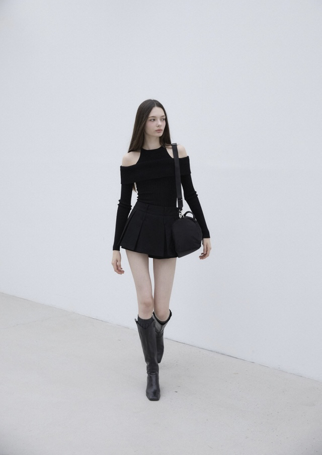 Sweet and Spicy Halter Neck Off-Shoulder Fitted Knit Top and Skirt Set - Korean Style Fashion Sweet and Spicy Halter Neck Off-Shoulder Fitted Knit Top and Skirt Set - Korean Style Fashion