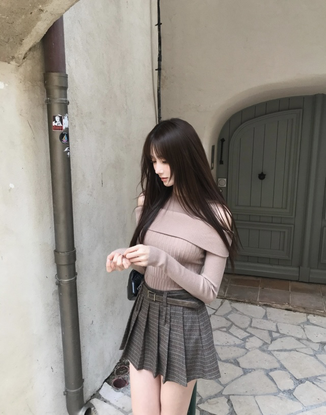 Sweet and Spicy Style Halter Neck Off-Shoulder Solid Color Fitted Knit Top and Skirt Set - Korean Style Fashion Sweet and Spicy Style Halter Neck Off-Shoulder Solid Color Fitted Knit Top and Skirt Set - Korean Style Fashion