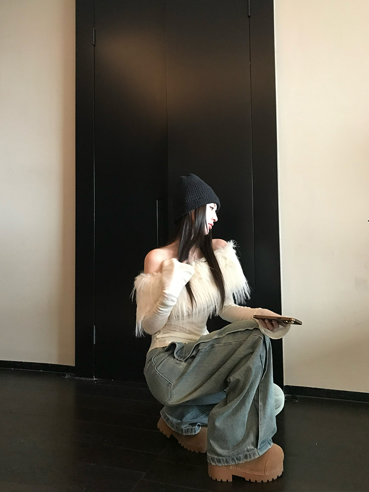 Sweet Desire Vortex One-Shoulder Long Sleeve T-Shirt with Fur Collar, 100% Merino Wool Hot Girl Top, 90s Inspired Fashion Sweet Desire Vortex One-Shoulder Long Sleeve T-Shirt with Fur Collar, 100% Merino Wool Hot Girl Top, 90s Inspired Fashion