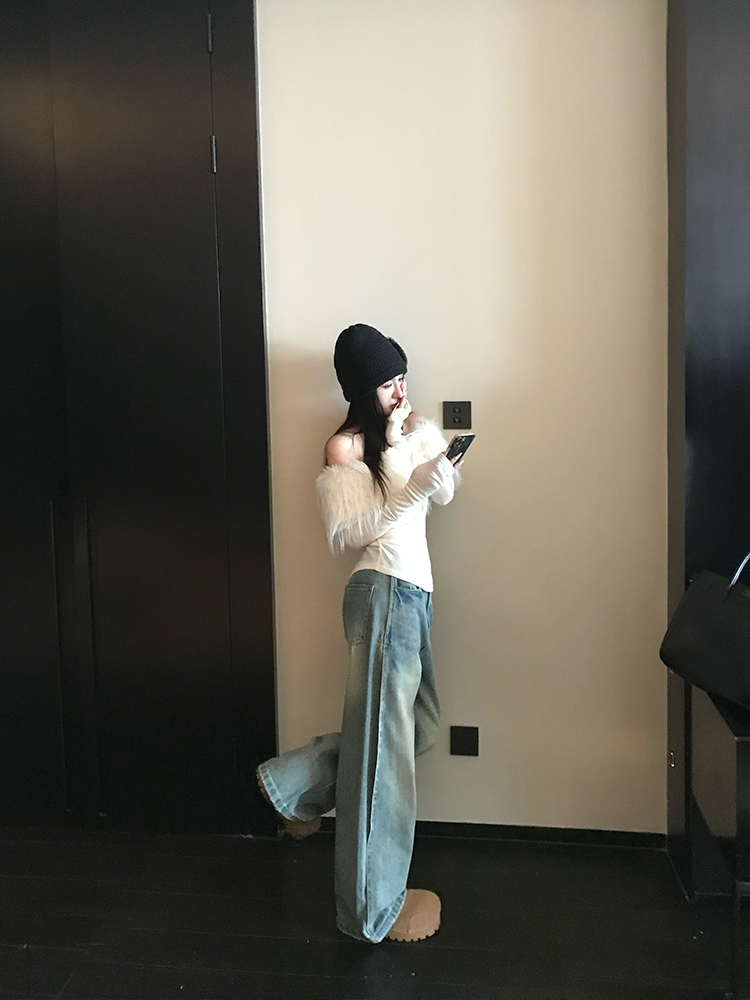 Sweet Desire Vortex One-Shoulder Long Sleeve T-Shirt with Fur Collar, 100% Merino Wool Hot Girl Top, 90s Inspired Fashion Sweet Desire Vortex One-Shoulder Long Sleeve T-Shirt with Fur Collar, 100% Merino Wool Hot Girl Top, 90s Inspired Fashion