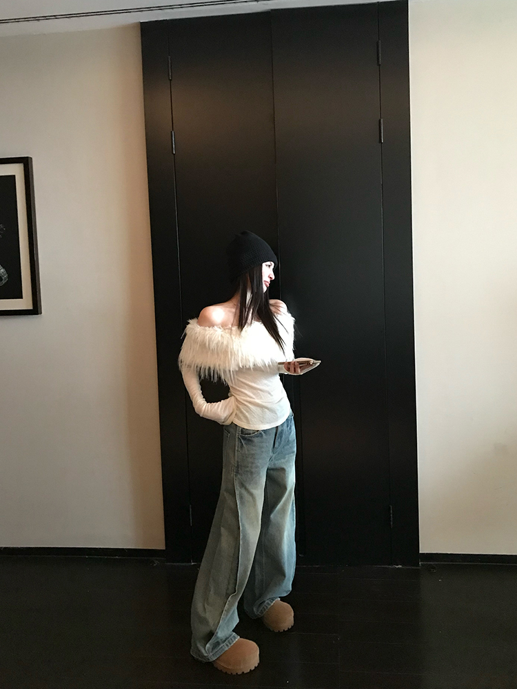 Sweet Desire Vortex One-Shoulder Long Sleeve T-Shirt with Fur Collar, 100% Merino Wool Hot Girl Top, 90s Inspired Fashion