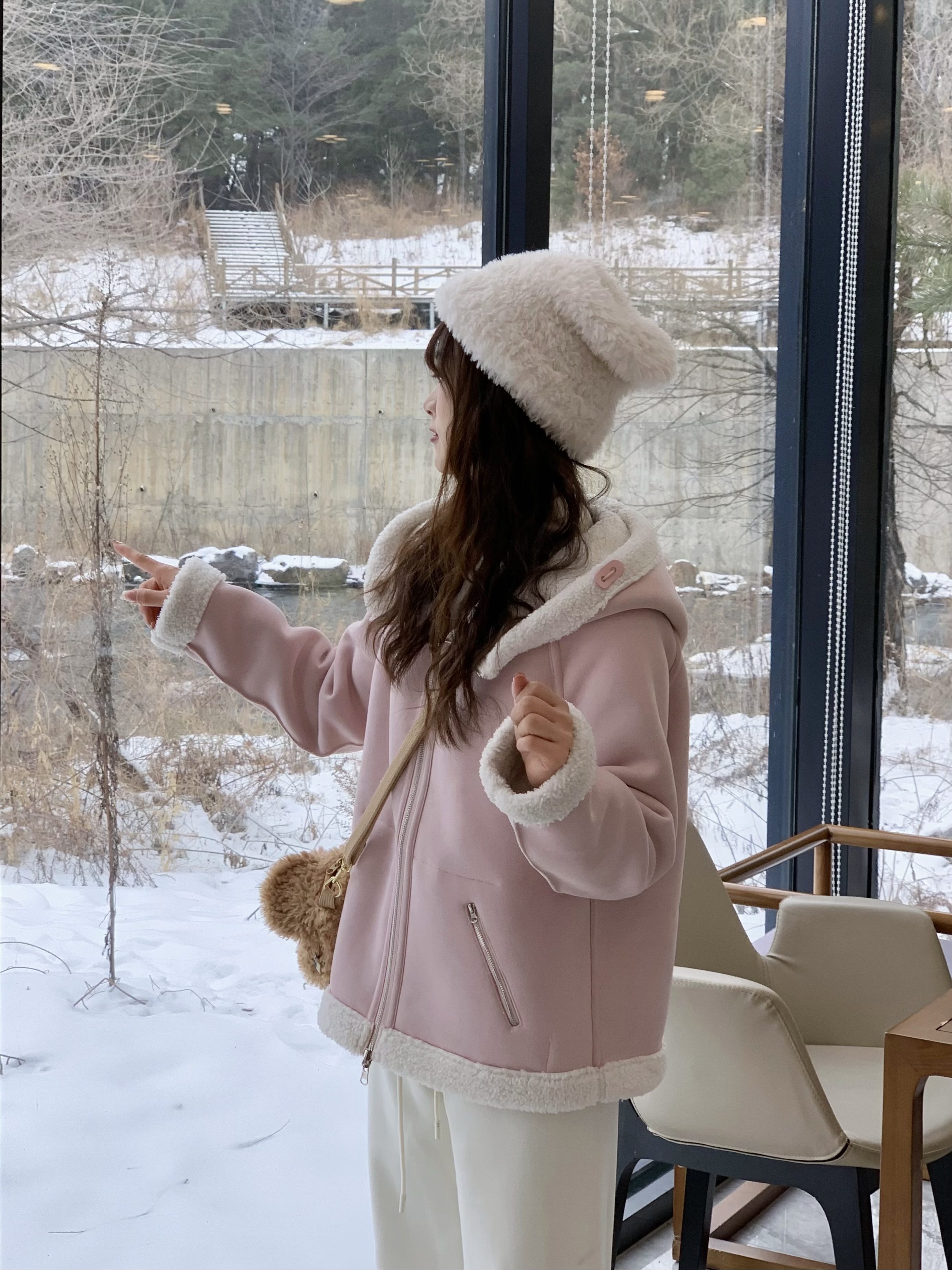 Sweet Pink Fur Coat for Women - Thickened Two-Way Wear Design, Warm and Slimming, Perfect for Autumn-Winter Fashion Sweet Pink Fur Coat for Women - Thickened Two-Way Wear Design, Warm and Slimming, Perfect for Autumn-Winter Fashion