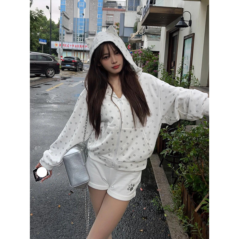 Sweet Printed Fleece Hoodie Jacket and Slim-Fit Shorts Two-Piece Set for Autumn - Eccentric Style