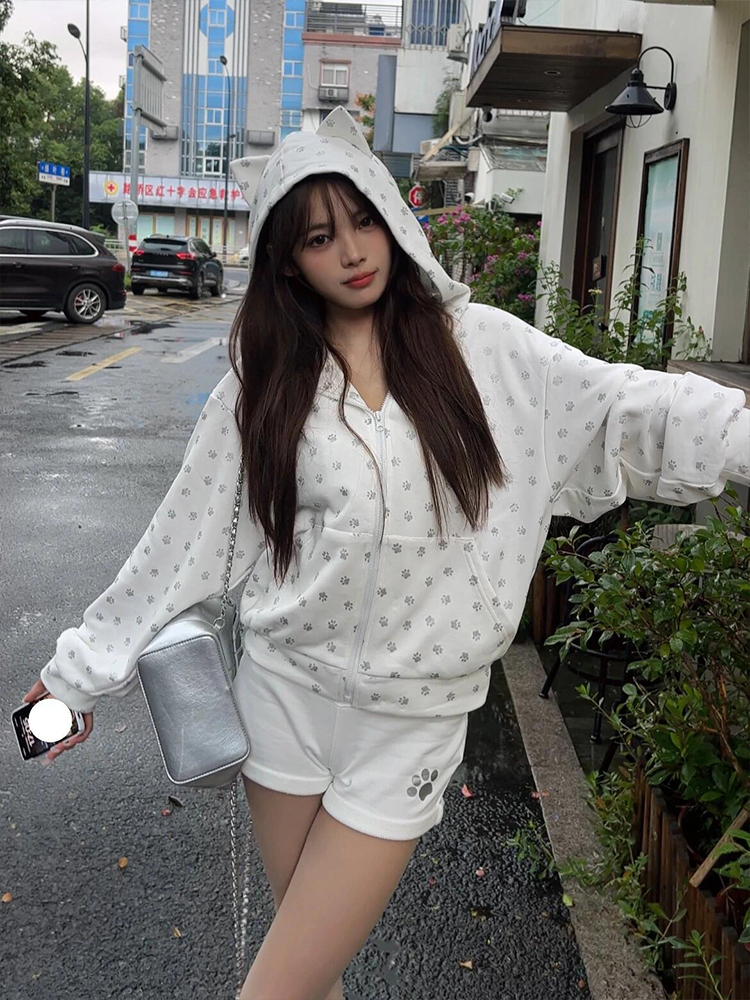 Sweet Printed Fleece Hoodie Jacket and Slim-Fit Shorts Two-Piece Set for Autumn - Eccentric Style