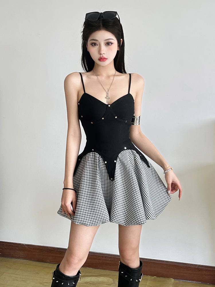 Sweet Punk Style Studded Irregular Strap Plaid High-Waisted Skirt Two-Piece Set for Women - Trendy Y2K Fashion