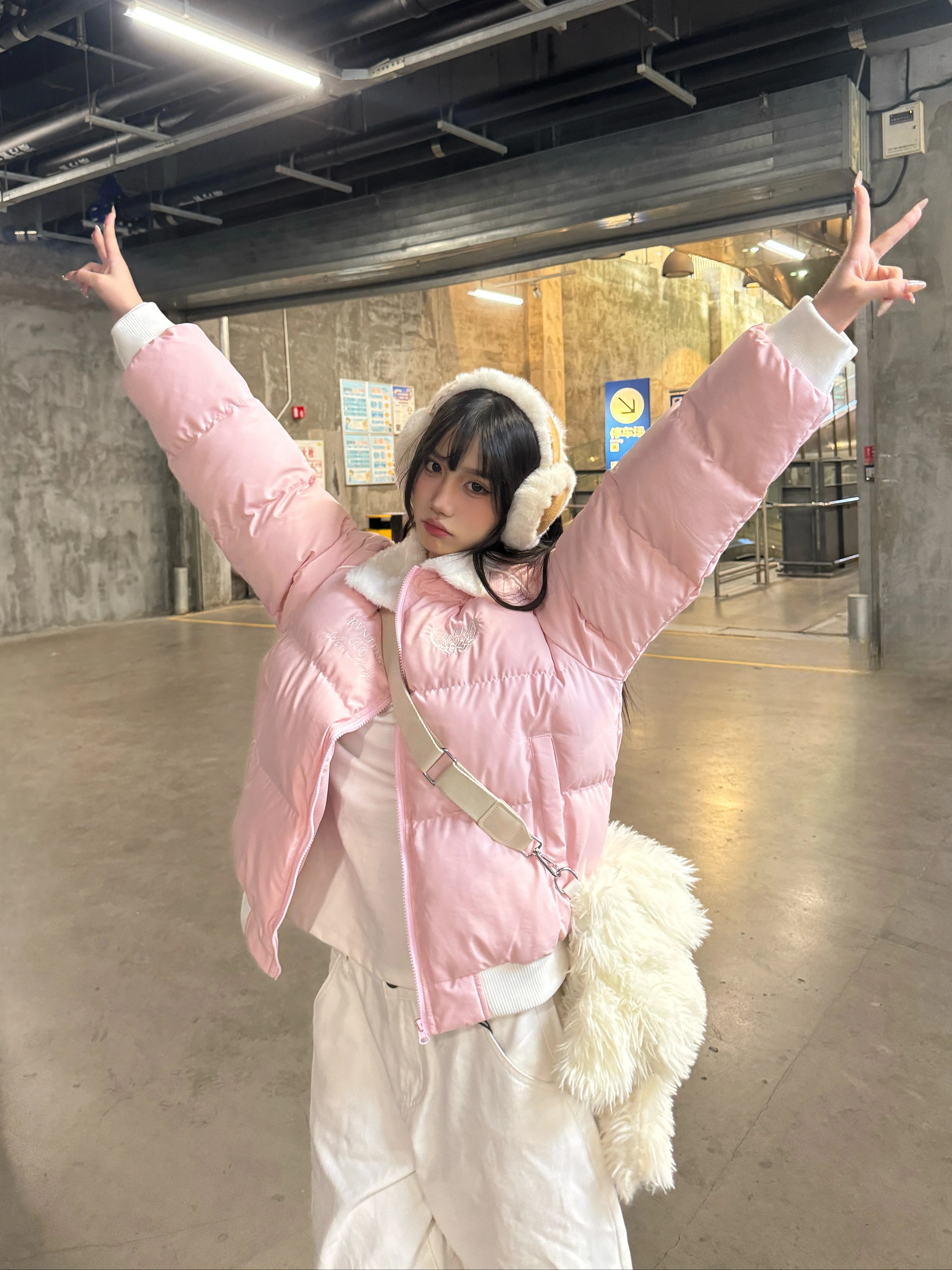 Sweet Soft Plush Collar Cotton Jacket for Women, Thickened Short Winter Coat, Loose Age-Reducing Outerwear, Casual Fashion Layering Piece Sweet Soft Plush Collar Cotton Jacket for Women, Thickened Short Winter Coat, Loose Age-Reducing Outerwear, Casual Fashion Layering Piece