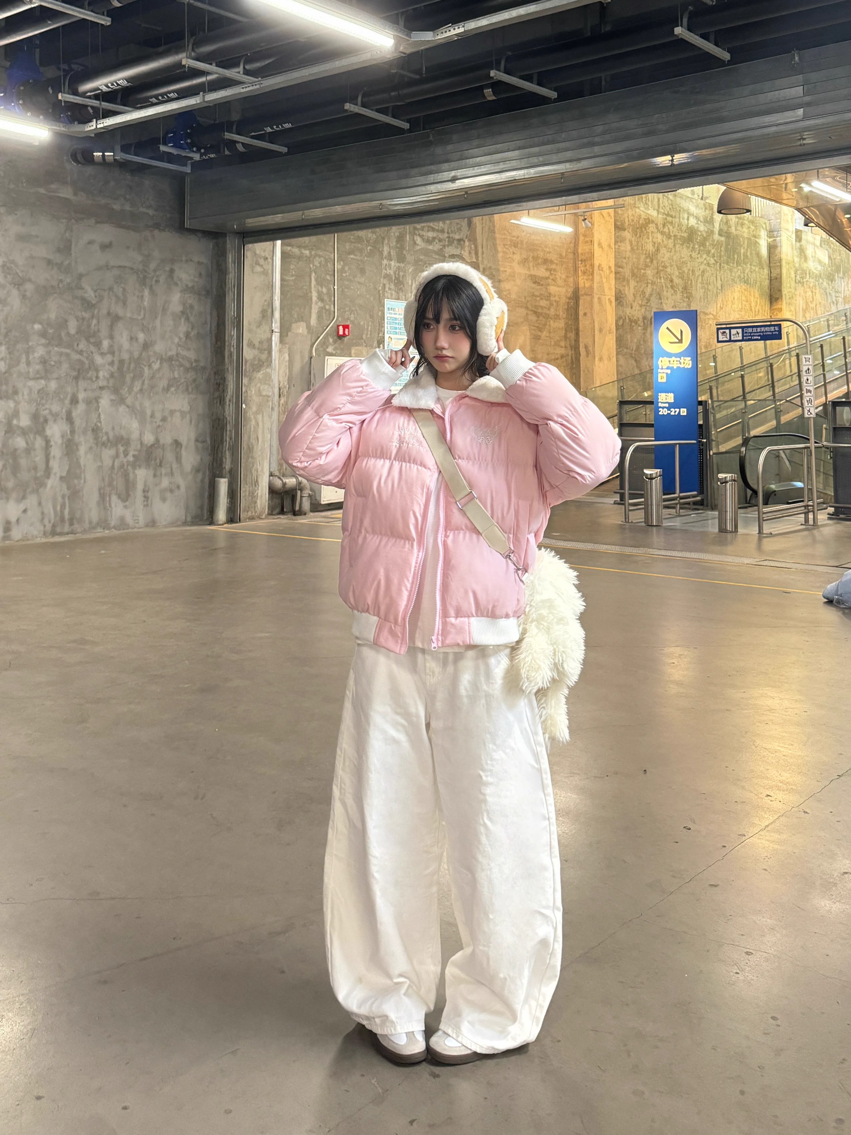 Sweet Soft Plush Collar Cotton Jacket for Women, Thickened Short Winter Coat, Loose Age-Reducing Outerwear, Casual Fashion Layering Piece Sweet Soft Plush Collar Cotton Jacket for Women, Thickened Short Winter Coat, Loose Age-Reducing Outerwear, Casual Fashion Layering Piece