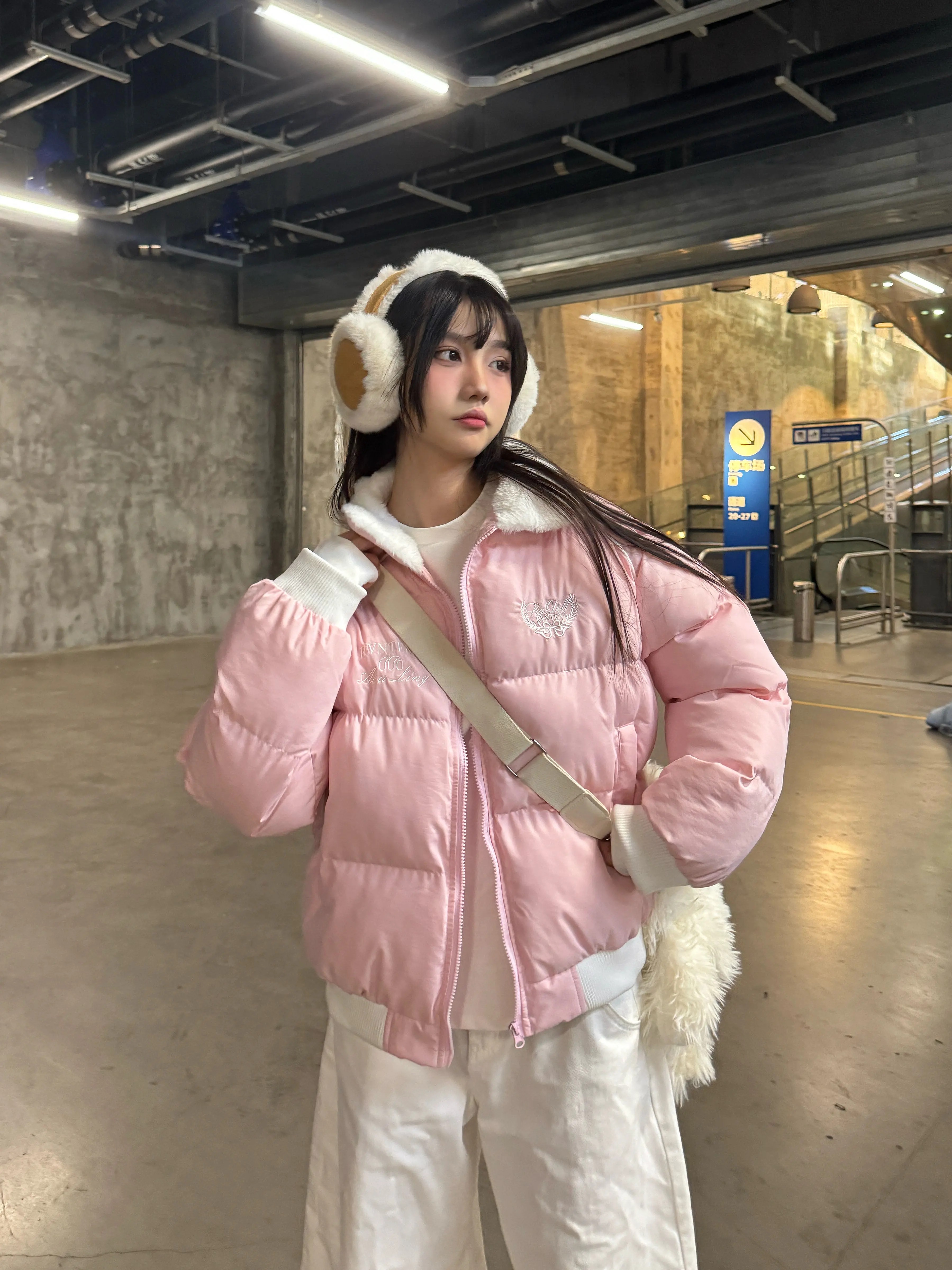 Sweet Soft Plush Collar Cotton Jacket for Women, Thickened Short Winter Coat, Loose Age-Reducing Outerwear, Casual Fashion Layering Piece Sweet Soft Plush Collar Cotton Jacket for Women, Thickened Short Winter Coat, Loose Age-Reducing Outerwear, Casual Fashion Layering Piece